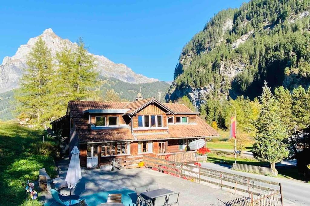 Cozy Apartment In Vintage House In Kandersteg Bagian luar foto